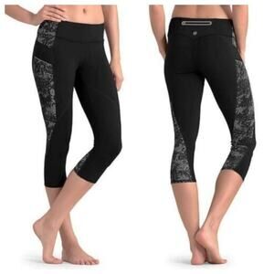 Athleta Revolve Stride Capri Leggings Black Cropped Workout Yoga Womens XS